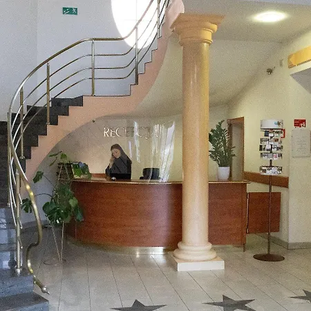 卡莉西亚酒店 Kaliszki